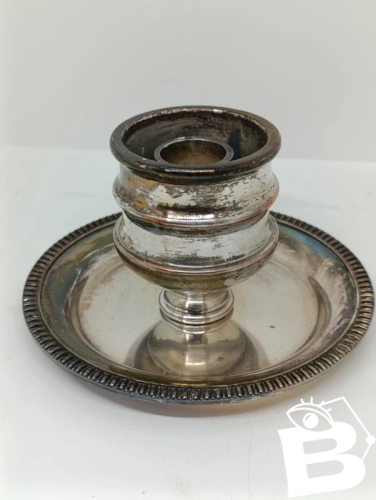 ancien bougeoir de table en metal argente en bon etat à nettoyer