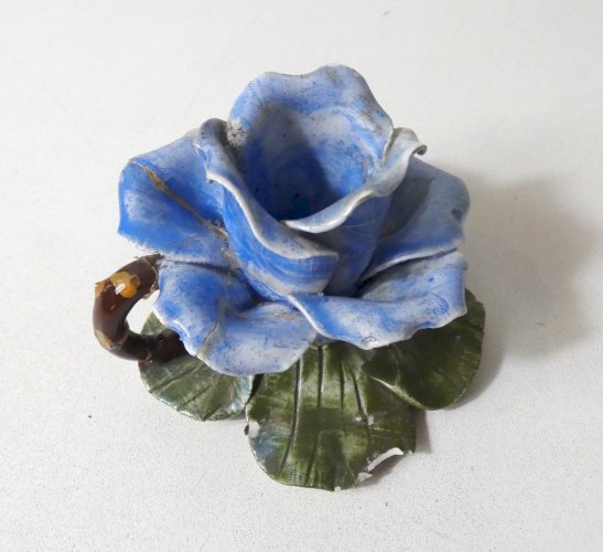 ancien bougeoir en barbotine rose bleue