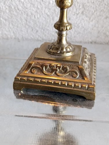 ancien bougeoir en bronze ou laiton 19eme? en bon etat