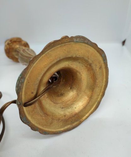 Ancien bougeoir en bronze ou laiton electrifié style rocaille en bon etat(made in chiner )