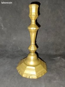 ancien bougeoir en laiton  en bon etat
