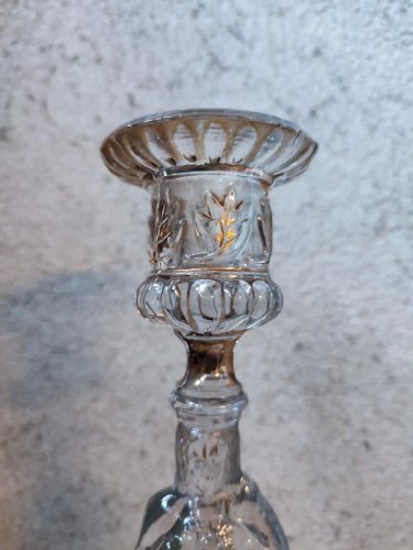 ancien bougeoir en verre moulé religieux représentant jesus en bon etat