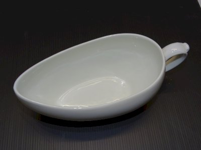 -ANCIENT BOURDALOUE WHITE CERAMIC XIXth FEMALE OVAL CHAMBER POT HAND D