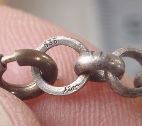 Ancien bracelet avec charms, en argent ^