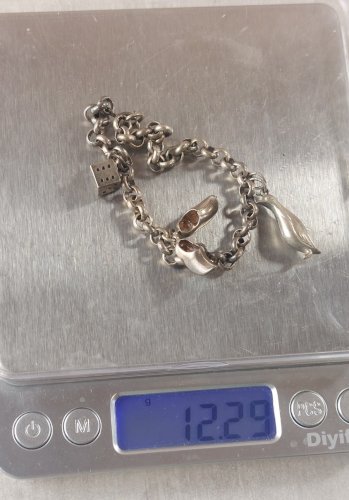 Ancien bracelet avec charms, en argent ^
