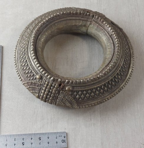 Ancien bracelet cheville de femme, africain / ethnique, 19ème ^