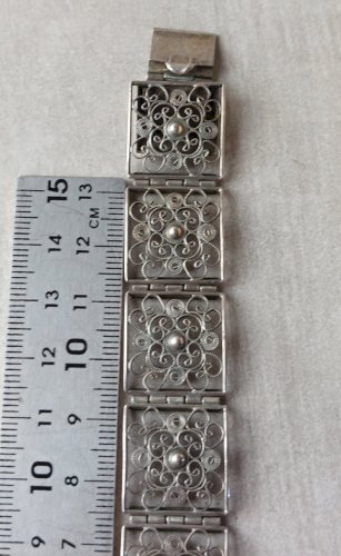 Ancien bracelet décor filigrane, en argent ^