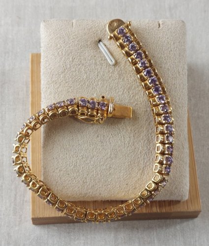 Ancien bracelet décor strass mauve, en métal doré