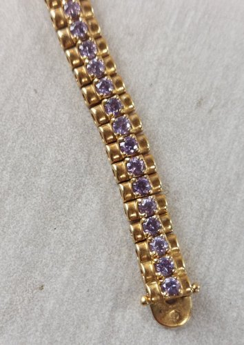 Ancien bracelet décor strass mauve, en métal doré