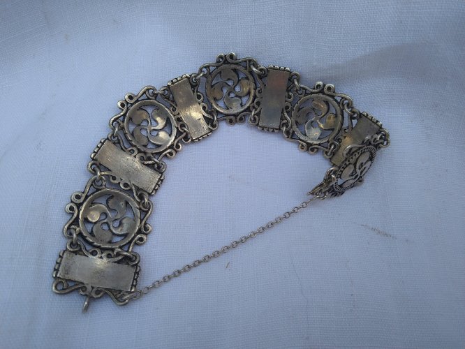 ancien bracelet en argent, croix Basque