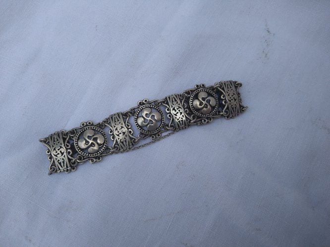 ancien bracelet en argent, croix Basque