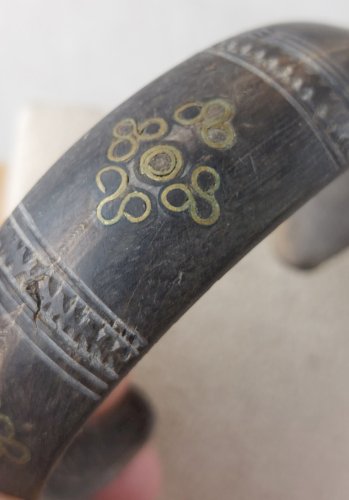 Ancien bracelet ethnique / touareg, en bois ^