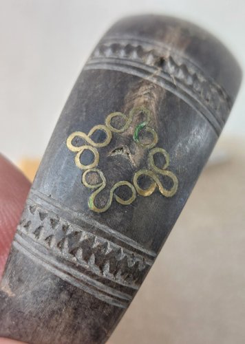 Ancien bracelet ethnique / touareg, en bois ^