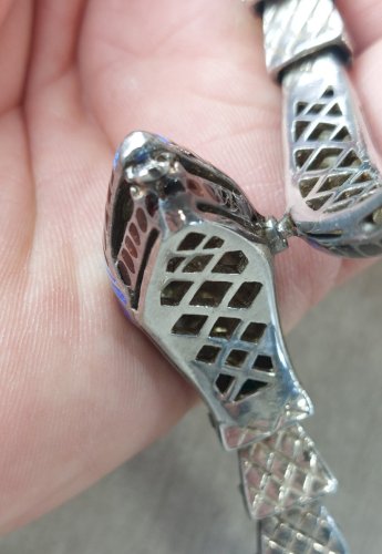 Ancien bracelet forme serpent articulé, en argent massif et émail cloisonné ^