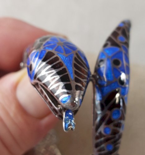 Ancien bracelet forme serpent articulé, en argent massif et émail cloisonné ^