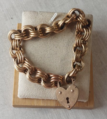 Ancien bracelet grosse maille, cadenas coeur, en métal doré ^