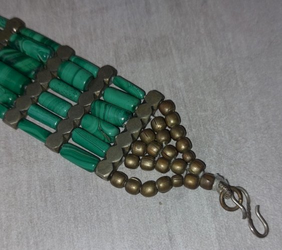 Ancien bracelet indien, multi rangs, en argent et malachite