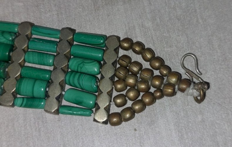 Ancien bracelet indien, multi rangs, en argent et malachite