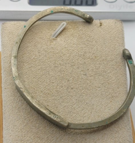 Ancien bracelet jonc, en argent / métal argenté