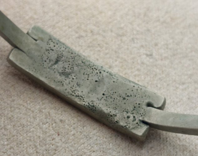 Ancien bracelet jonc, en argent / métal argenté