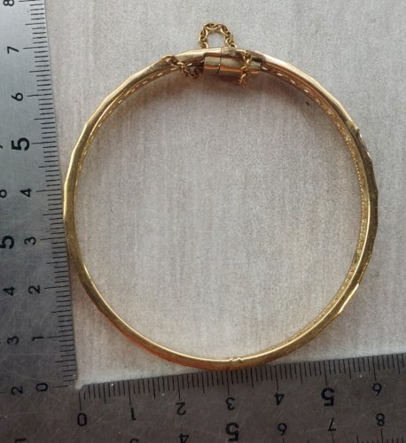 Ancien bracelet jonc, en plaqué or ajouré