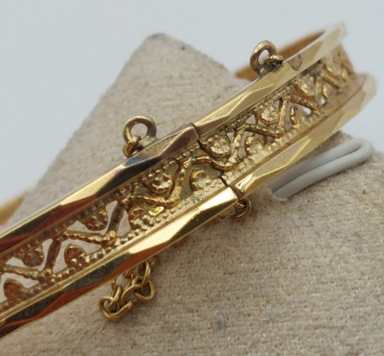 Ancien bracelet jonc, en plaqué or ajouré