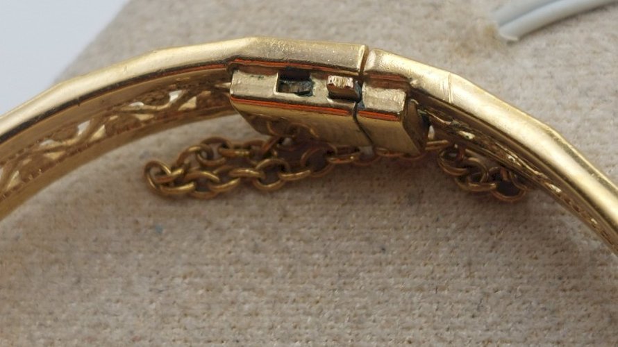 Ancien bracelet jonc, en plaqué or ajouré