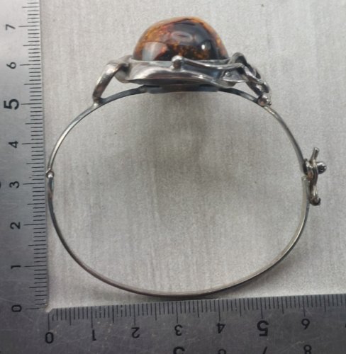 Ancien bracelet jonc / manchette, ambre de la Baltique et argent massif