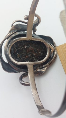 Ancien bracelet jonc / manchette, ambre de la Baltique et argent massif