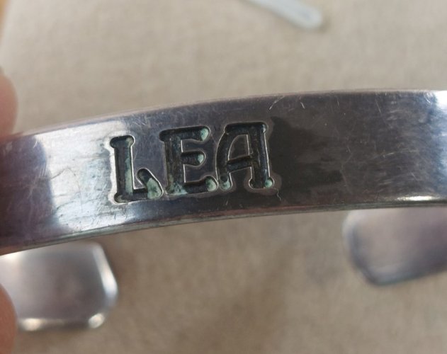 Ancien bracelet jonc / manchette, Lea, en argent