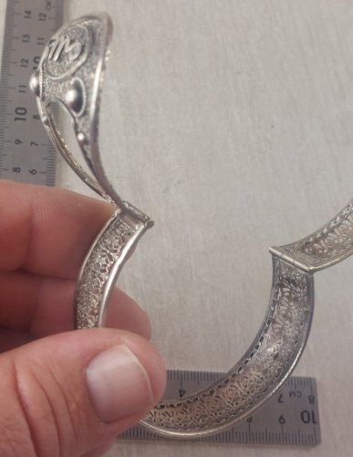 Ancien bracelet / manchette, en argent, style boucle, ethnique