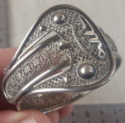 Ancien bracelet / manchette, en argent, style boucle, ethnique