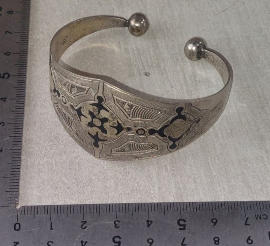 Ancien bracelet manchette, ethnique / Touareg, en argent