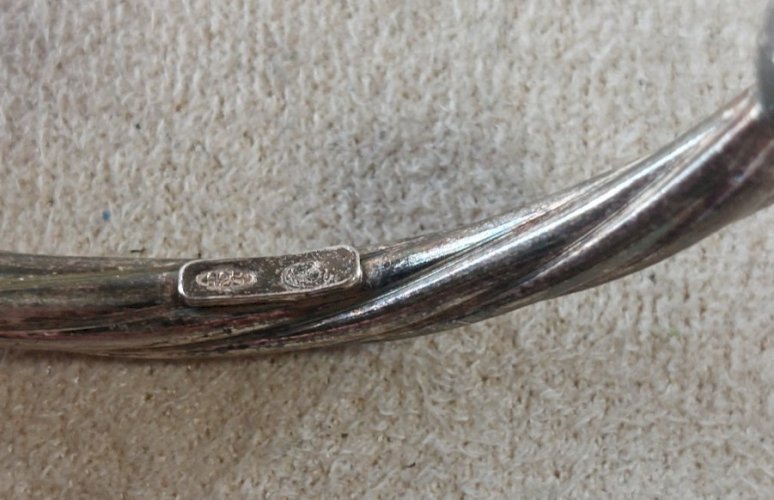 Ancien bracelet manchette / rigide, en argent massif