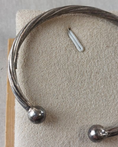 Ancien bracelet manchette / rigide, en argent massif