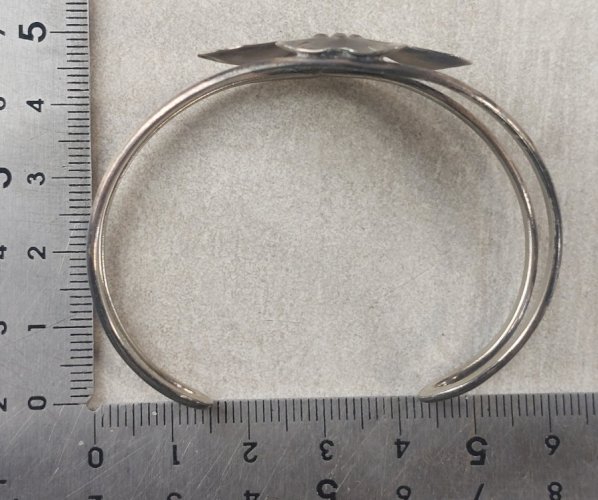 Ancien bracelet manchette, Stuart NYE, en argent sterling ^