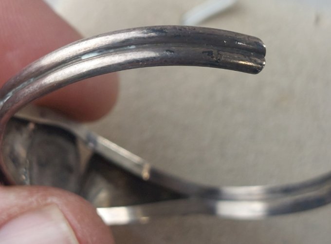 Ancien bracelet rigide / Navajo, décor turquoise, en argent ^