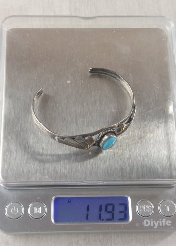 Ancien bracelet rigide / Navajo, décor turquoise, en argent ^