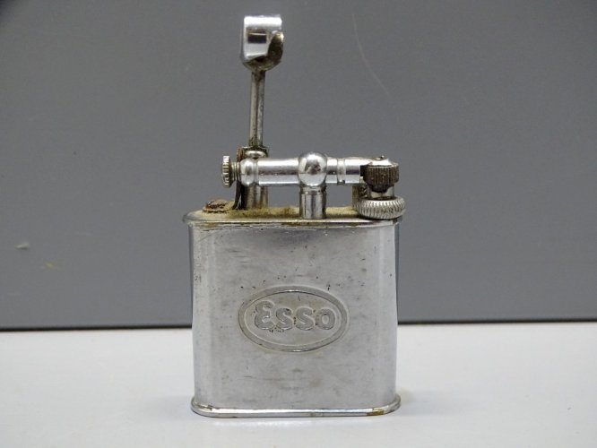 -ANCIEN BRIQUET A ESSENCE PUBLICITAIRE ESSO COLLECTION DECO GARAGE VHC