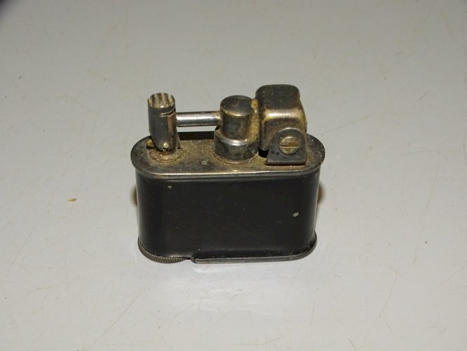 - ANCIEN BRIQUET AUTOMATIQUE LANCEL LAQUE NOIRE collection fumeur   D
