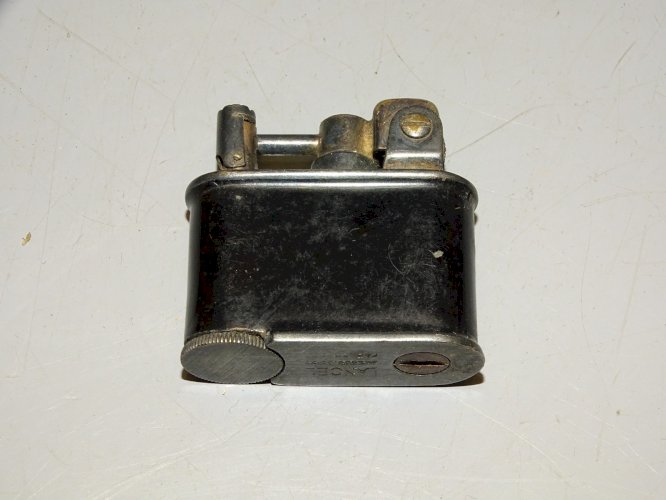 - ANCIEN BRIQUET AUTOMATIQUE LANCEL LAQUE NOIRE collection fumeur   D