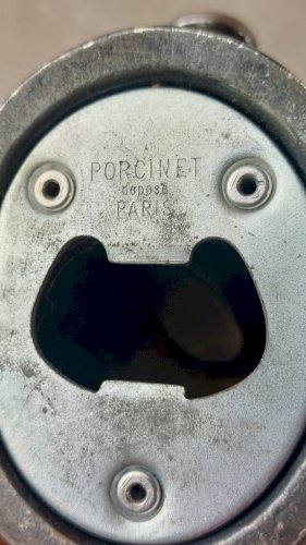 Ancien briquet / décapsuleur, forme cochon, Porcinet, en métal