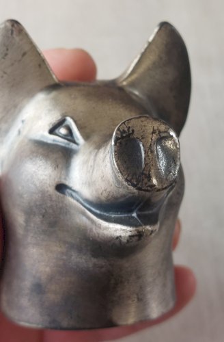 Ancien briquet / décapsuleur, forme cochon, Porcinet, en métal