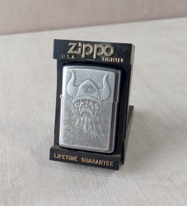 Ancien briquet, décor Viking, Harley Davidson Zippo