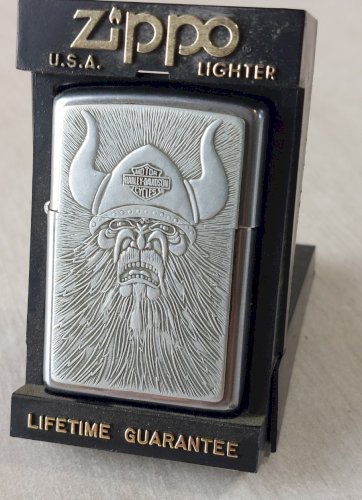 Ancien briquet, décor Viking, Harley Davidson Zippo