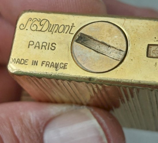 Ancien briquet Dupont, en métal doré