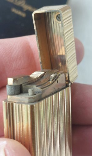 Ancien briquet Dupont, en métal doré