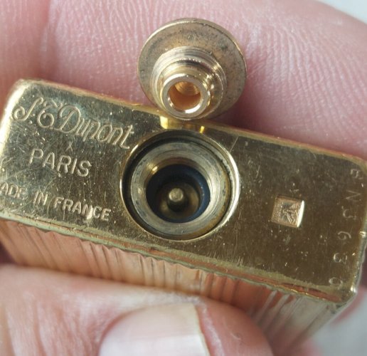 Ancien briquet Dupont, en métal doré
