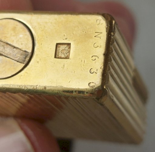 Ancien briquet Dupont, en métal doré
