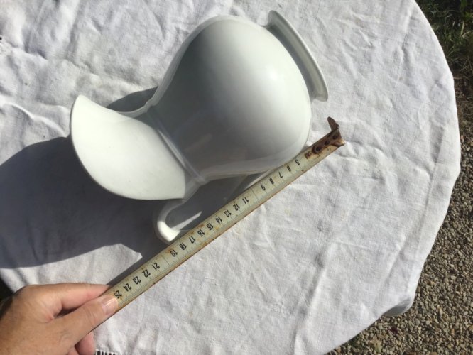 Ancien Broc pichet en faience blanche Keller et guerin luneville ht 22 cm